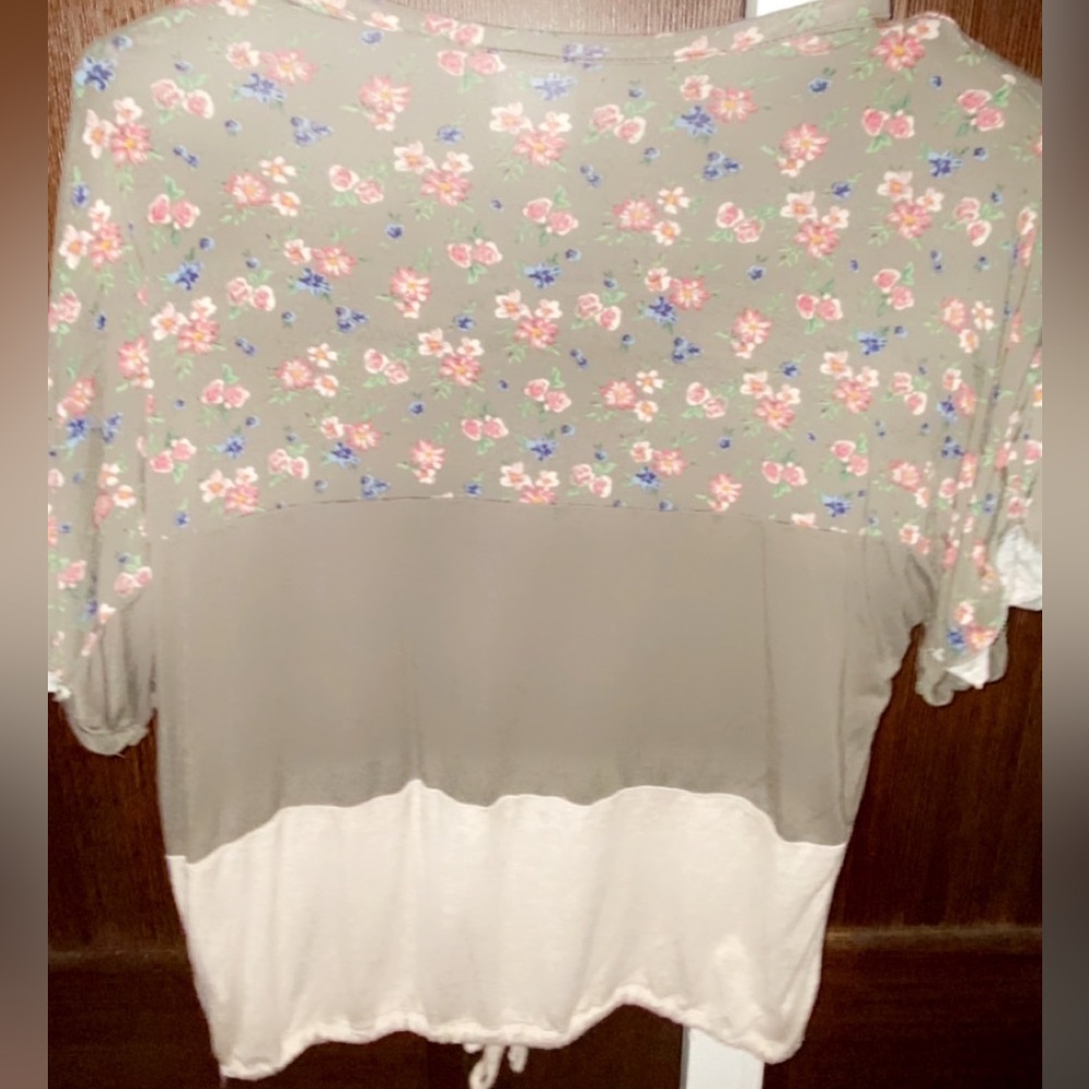 Belle du jour cute floral t-shirt size medium women’s